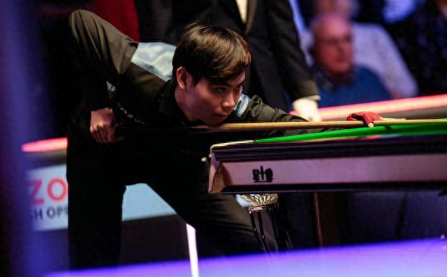 莱万多夫斯基在公牛比赛中爆冷,持续失利引发热议!